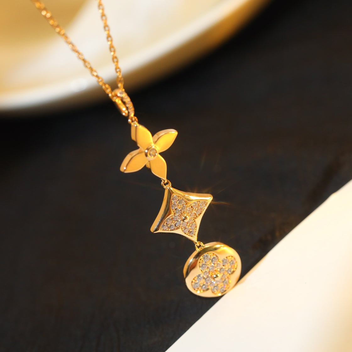 ??MIRA?¡¥STAR AND SUN DIAMOND PINK GOLD NECKLACE