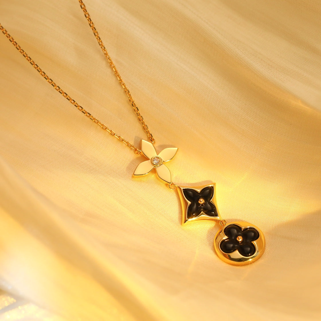 ??MIRA?¡¥STAR AND SUN ONYX PINK GOLD NECKLACE
