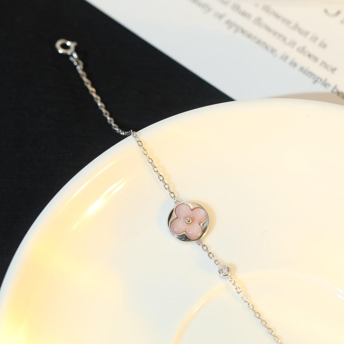 ??MIRA?¡¥SUN MOTIF PINK MOP SILVER BRACELET