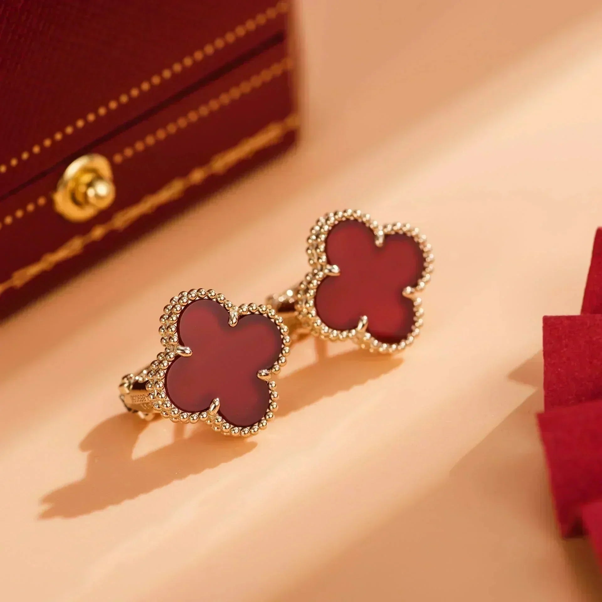??MIRA?¡¥CLOVER MEDIUM 1 MOTIFS CARNELIAN  EARRINGS