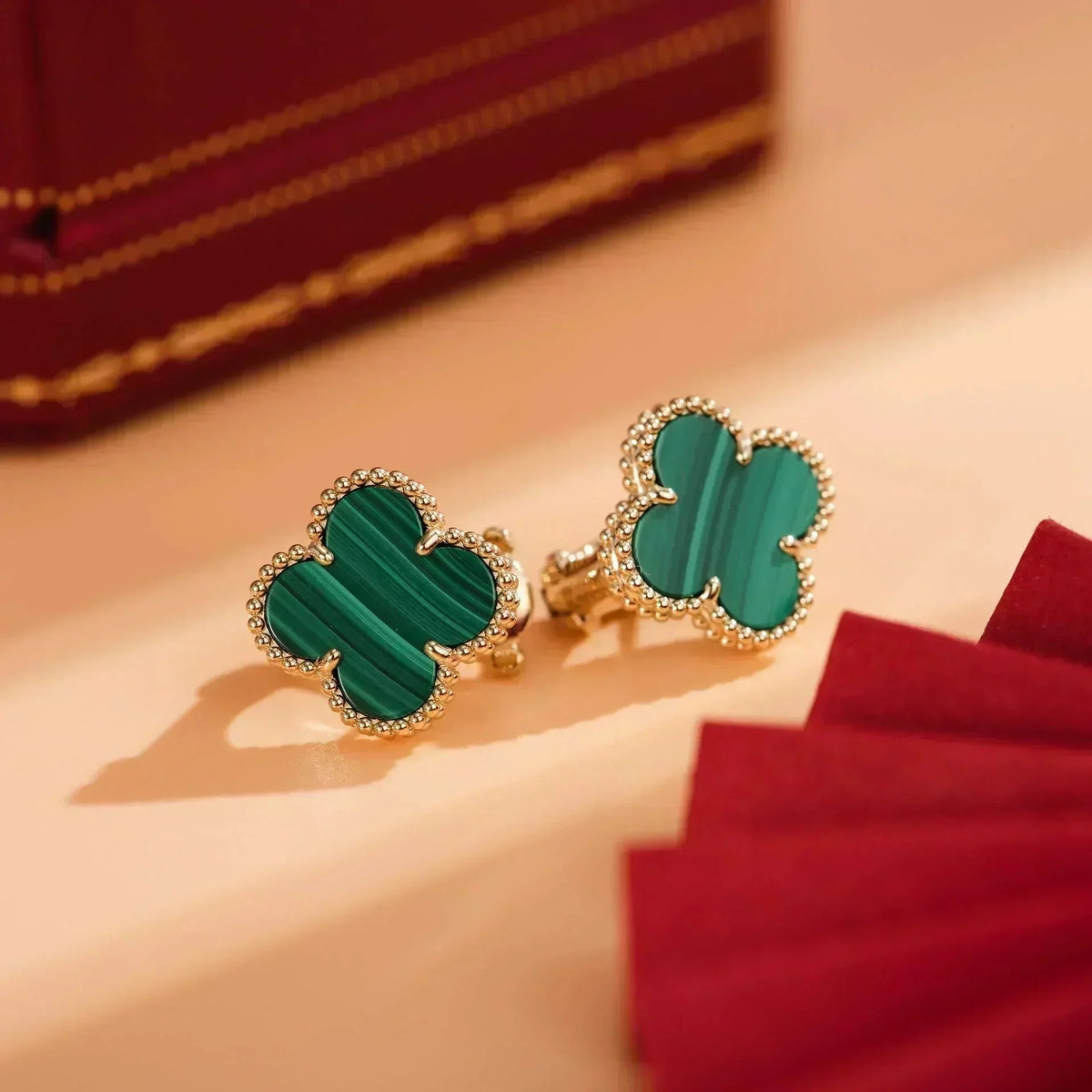 ??MIRA?¡¥CLOVER MEDIUM 1 MOTIFS MALACHITE  EARRINGS