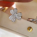 ??MIRA?¡¥CLOVER COMOS DIAMOND EARRINGS SILVER