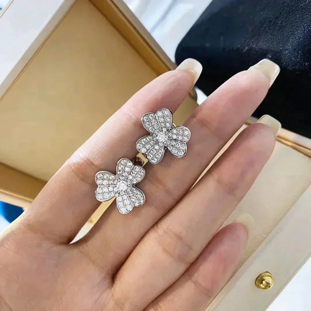 ??MIRA?¡¥CLOVER COMOS DIAMOND EARRINGS SILVER