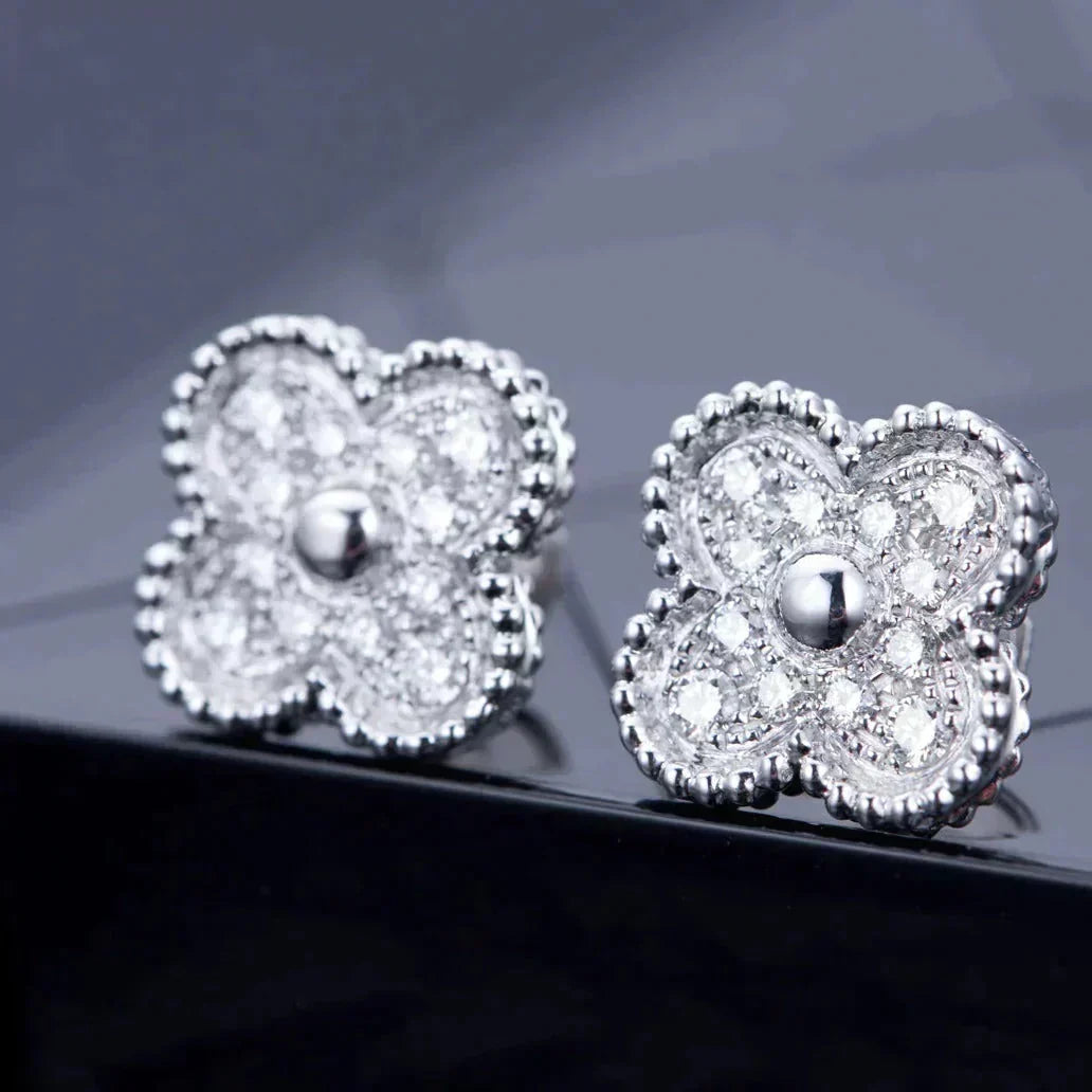 ??MIRA?¡¥CLOVER 1 MOTIFS DIAMOND STUD EARRINGS SILVER