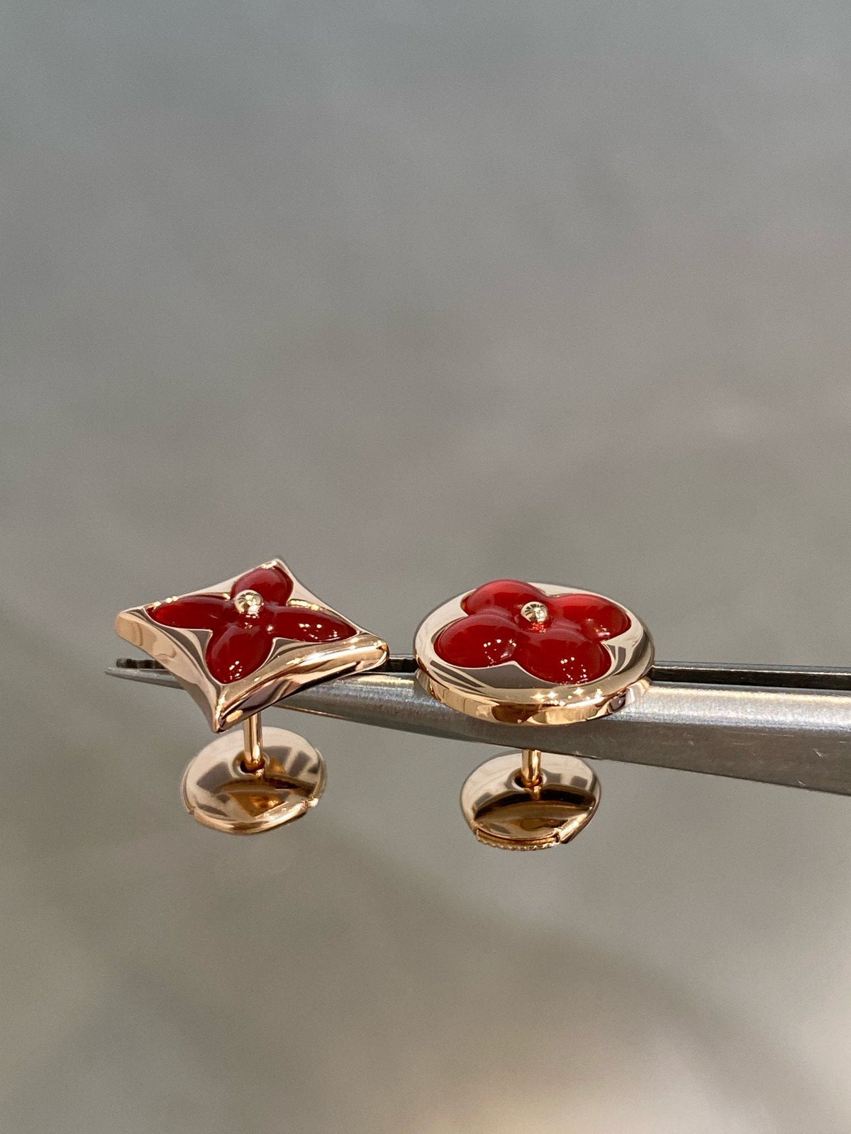 ??MIRA?¡¥STAR AND SUN PINK GOLD CARNELIAN STUD EARRINGS