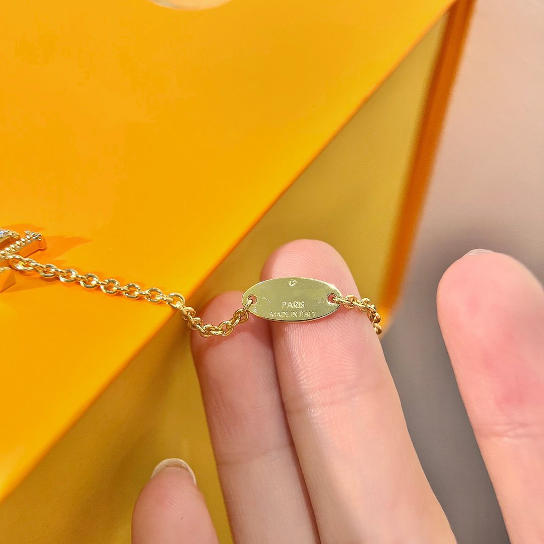 ??MIRA?¡¥LOGO STAR MOTIF GOLD BRACELET