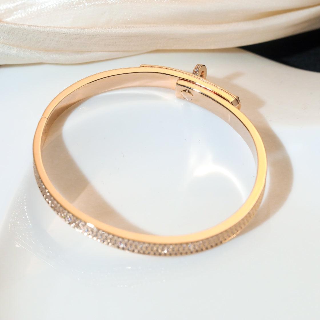 ??MIRA?¡¥KELLY BRACELET DIAMOND PAVED