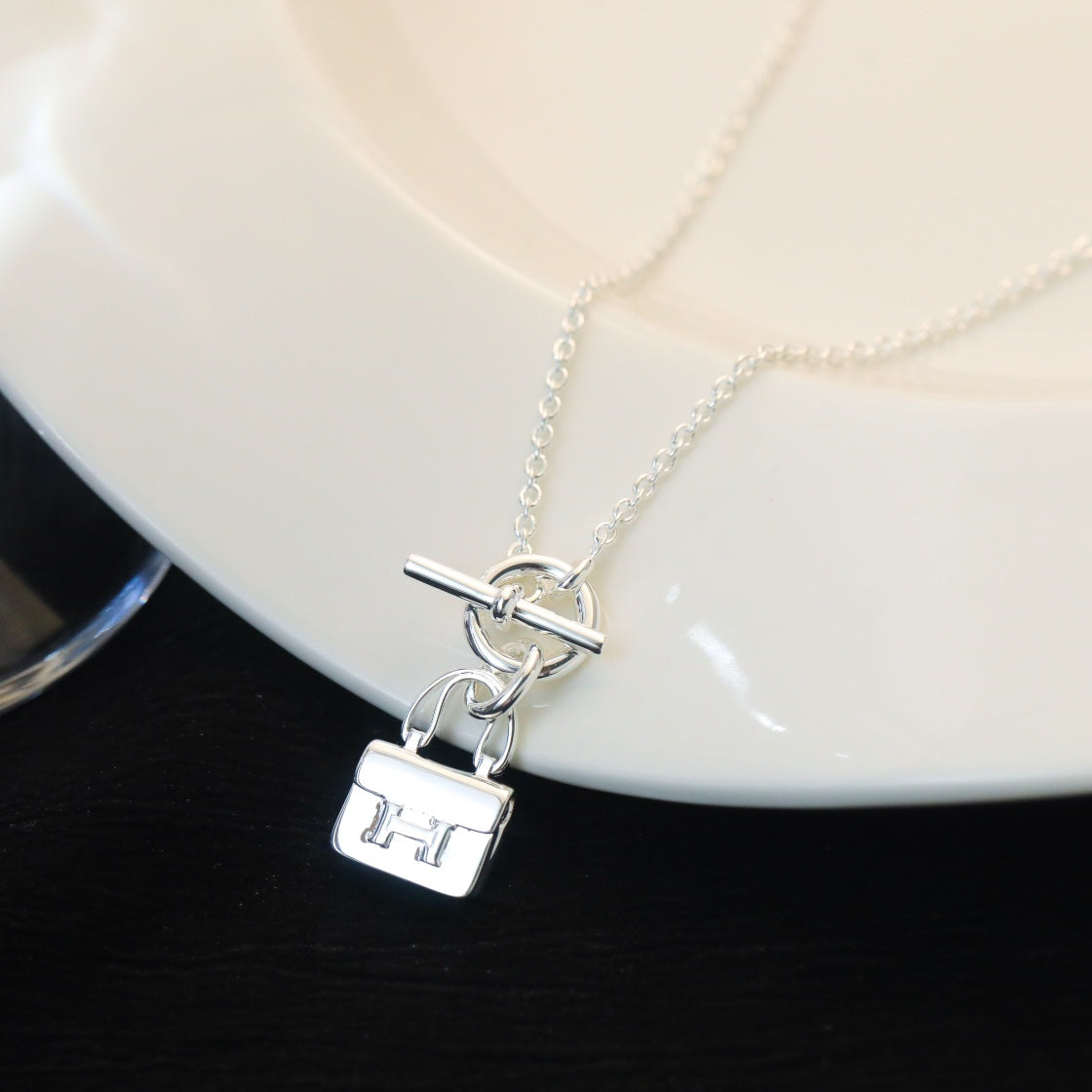 ??MIRA?¡¥POP H PEDANT SILVER NECKLACE