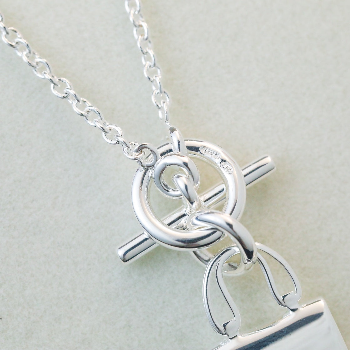 ??MIRA?¡¥POP H PEDANT SILVER NECKLACE