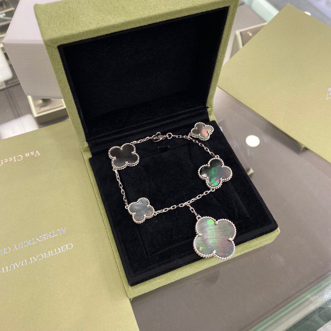 ??MIRA?¡¥CLOVER 5 MOTIFS SIVLER DARK MOP BRACELET