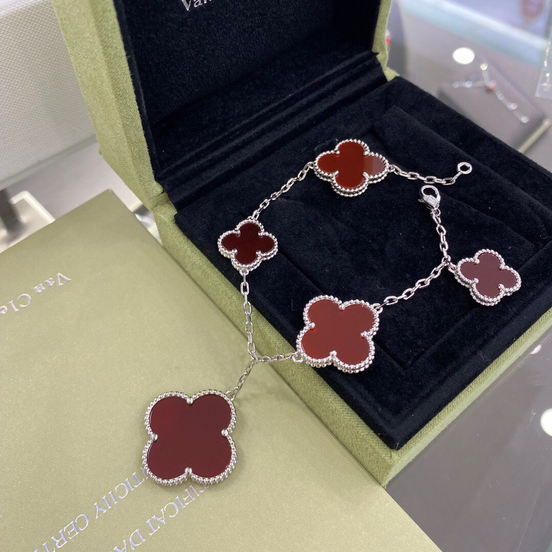 ??MIRA?¡¥CLOVER 5 MOTIFS SIVLER CARNELIAN BRACELET
