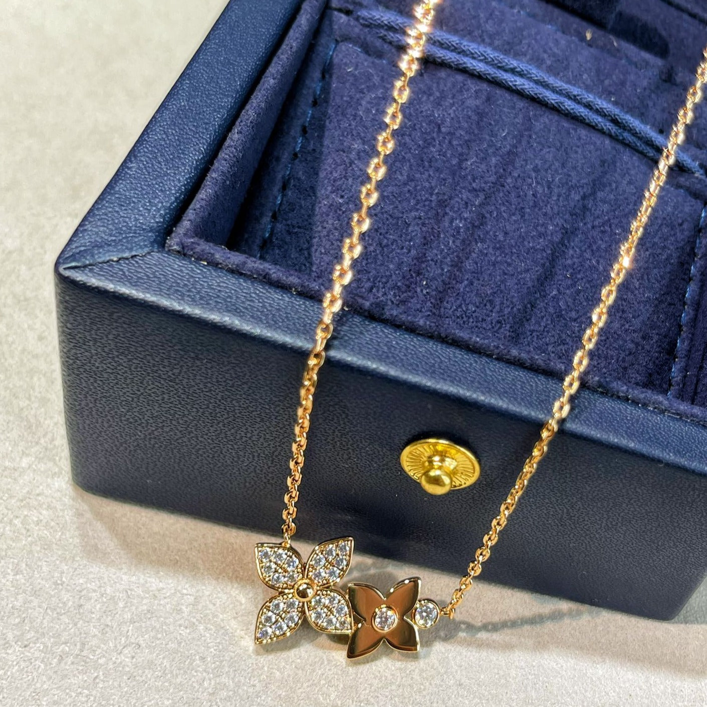 ??MIRA?¡¥STAR BLOSSOM NECKLACE PINK GOLD DIAMONDS