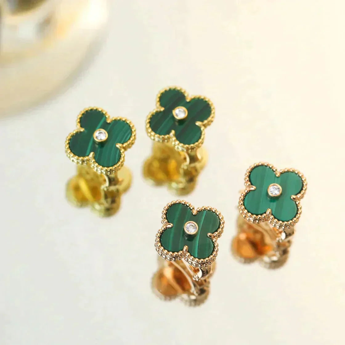 ??MIRA?¡¥CLOVER MEDIUM 1 MOTIFS MALACHITE DIAMOND EARRINGS