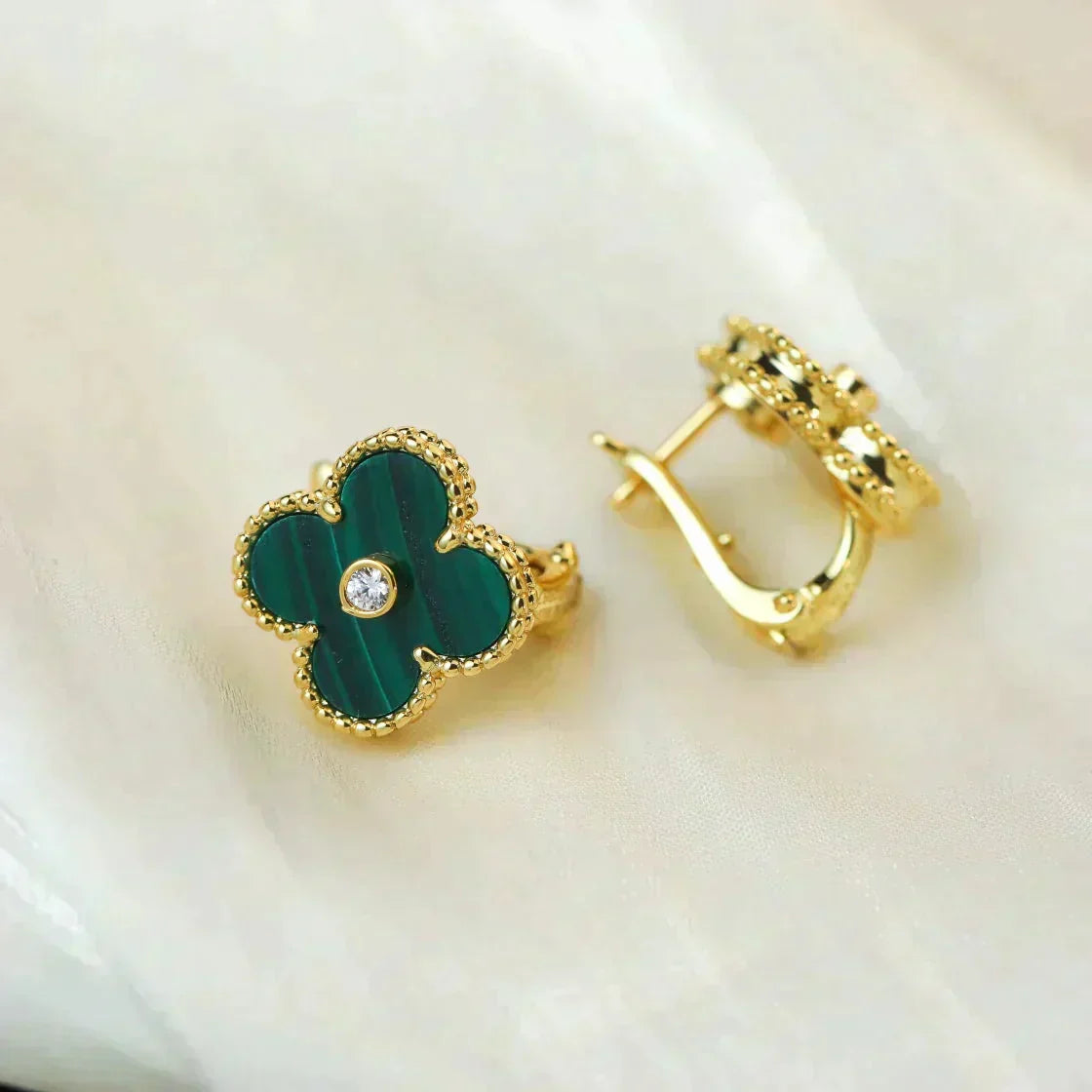 ??MIRA?¡¥CLOVER MEDIUM 1 MOTIFS MALACHITE DIAMOND EARRINGS