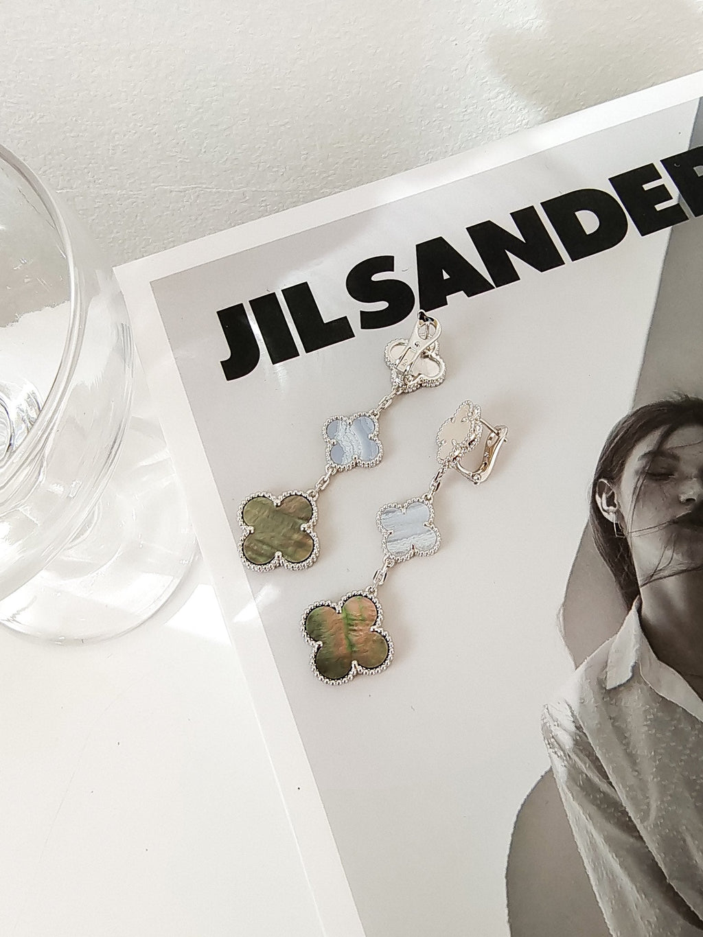 ??MIRA?¡¥CLOVER 3 MOTIFS CHALCEDONY DARK MOP SILVER EARRINGS