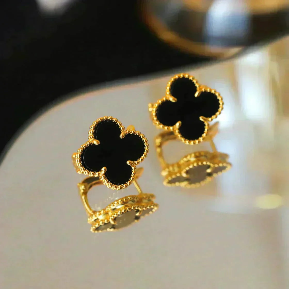 ??MIRA?¡¥CLOVER MEDIUM 1 MOTIFS  ONYX STUD EARRINGS