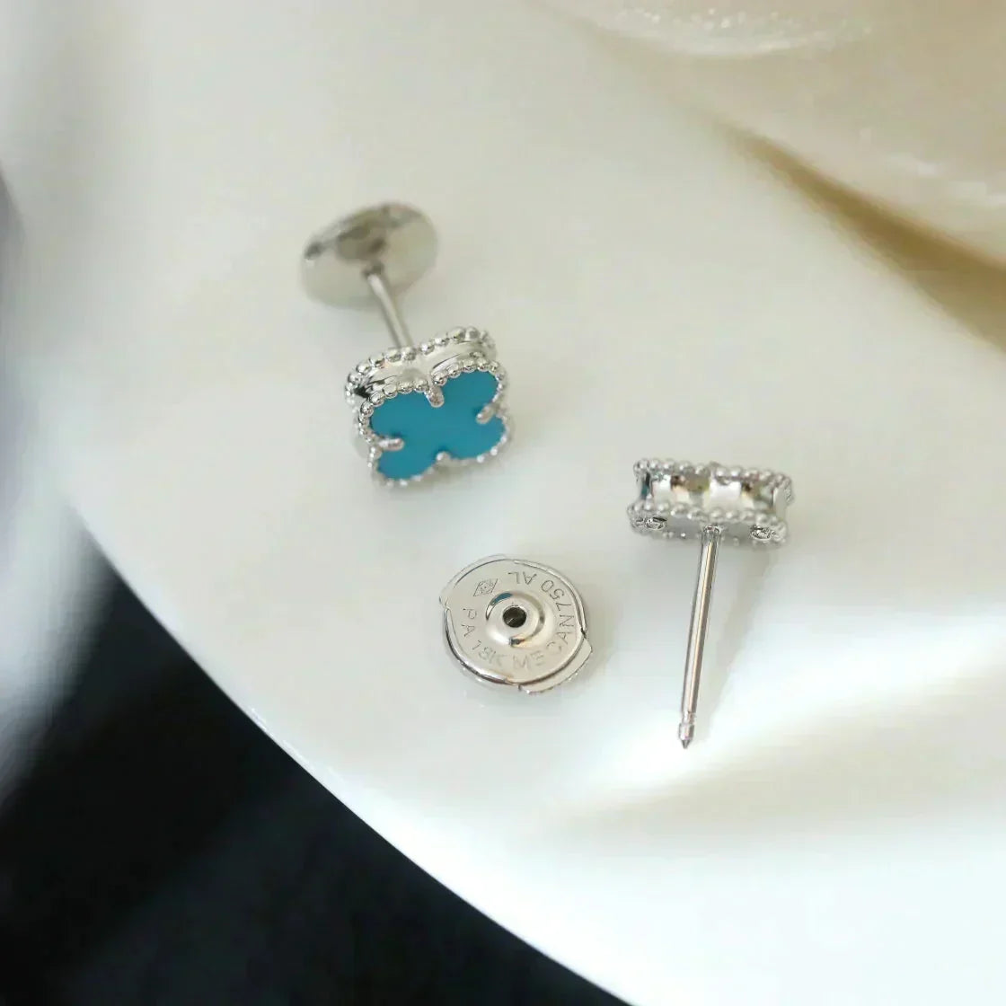 ??MIRA?¡¥CLOVER MINI 9.5MM ONYX STUD EARRINGS SILVER