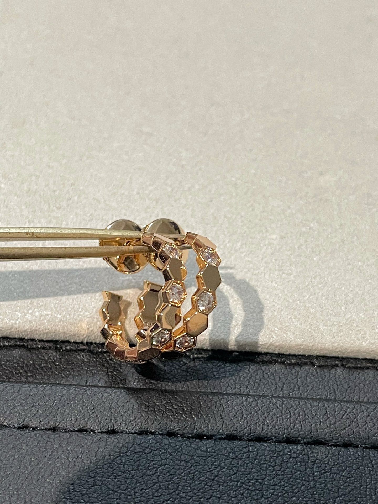 ??MIRA?¡¥BEE LOVE Earrings GOLD DIAMOND