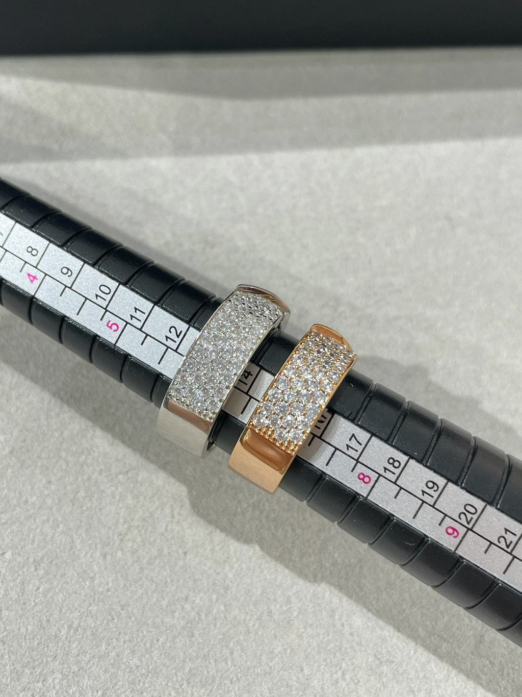 ??MIRA?¡¥LIENS EVIDENCE  DIAMOND PAVED RING