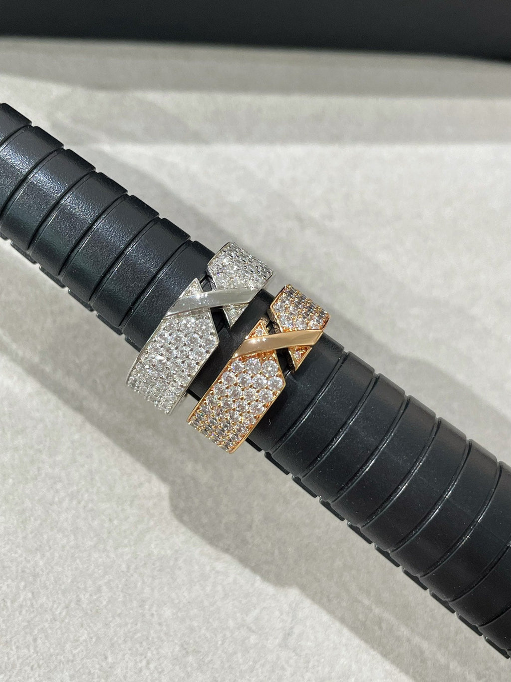 ??MIRA?¡¥LIENS EVIDENCE  DIAMOND PAVED RING