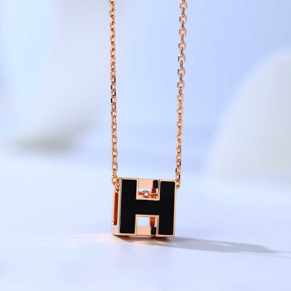 ??MIRA?¡¥H CAGE PINK GOLD NECKLACE