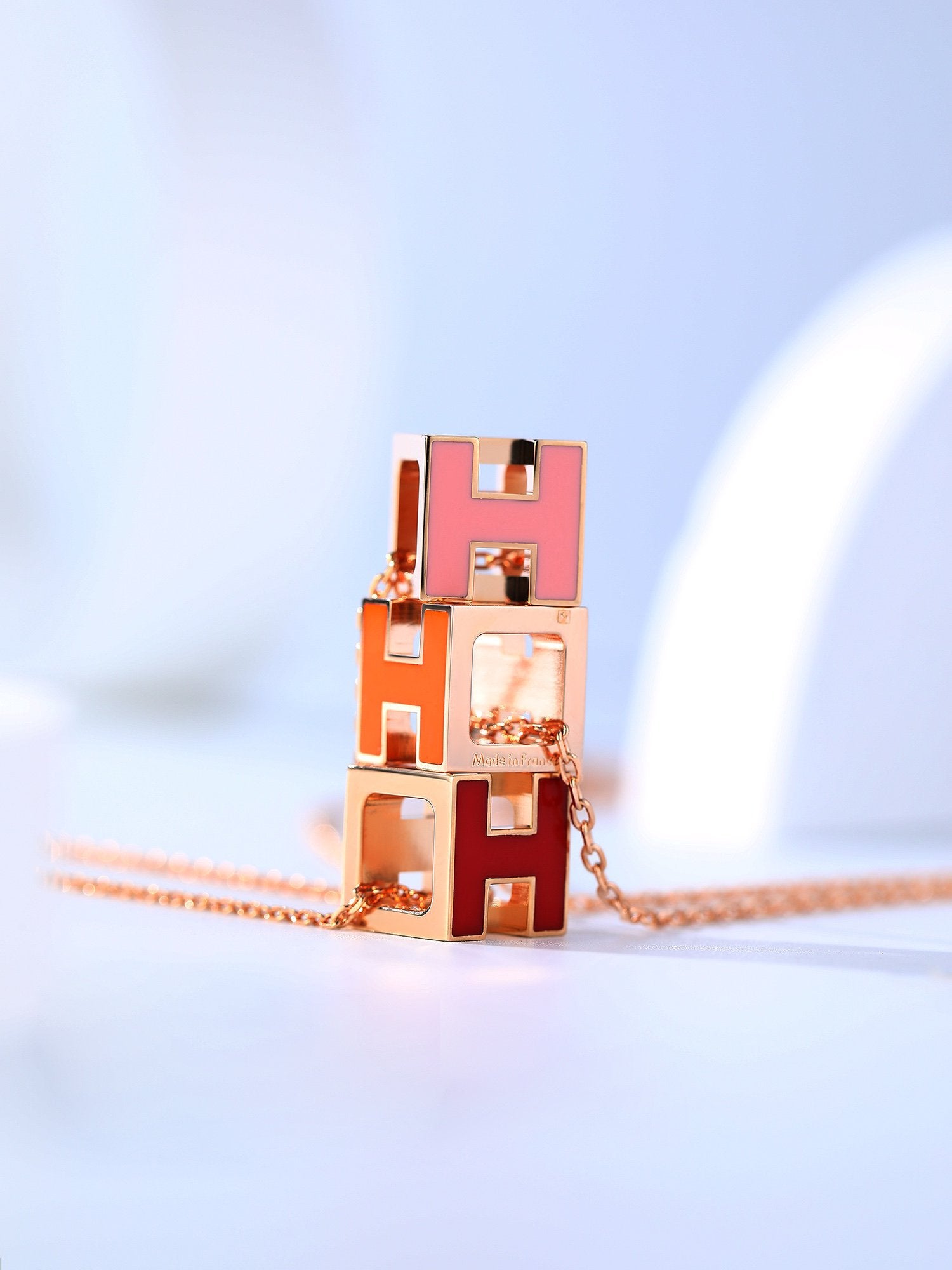 ??MIRA?¡¥H CAGE PINK GOLD NECKLACE
