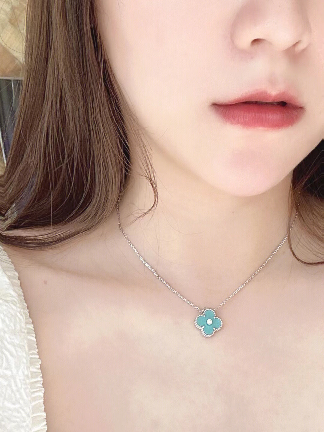 ??MIRA?¡¥CLOVER 1 DIAMOND LIGHT BLUE SILVER NECKLACE