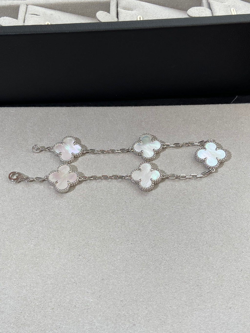 [MIRA]New CLOVER WHITE PEARL MOP 5 MOTIF BRACELET COLLECTION