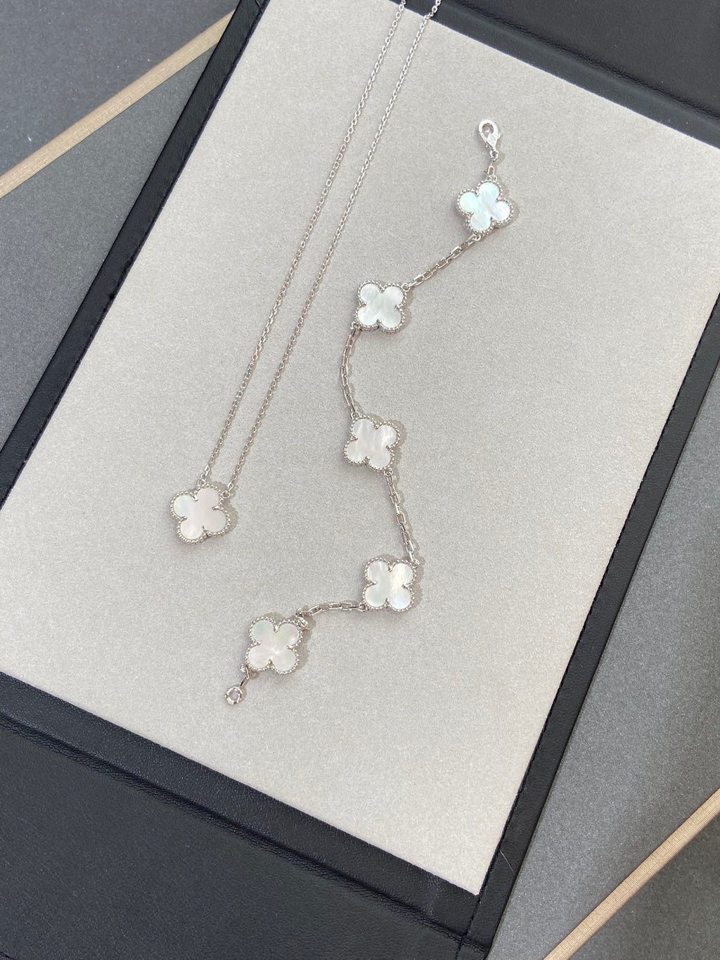 [MIRA]New CLOVER WHITE PEARL MOP 5 MOTIF BRACELET COLLECTION