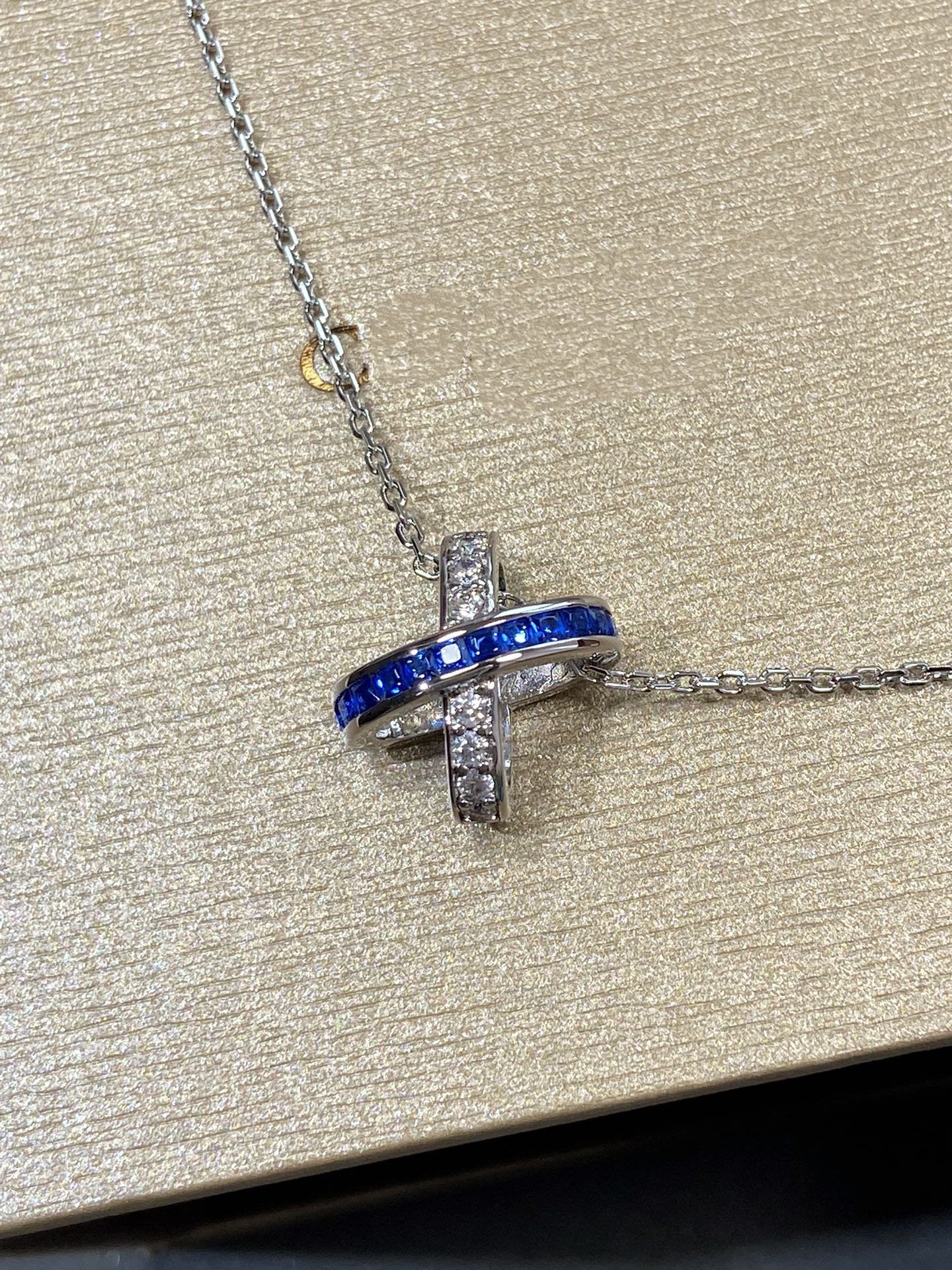 ??MIRA?¡¥LIENS DIAMOND SILVER NECKLACE