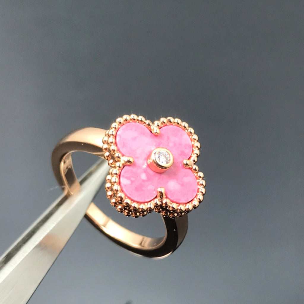 ??MIRA?¡¥CLOVER RHODONITE ROSE GOLD RING