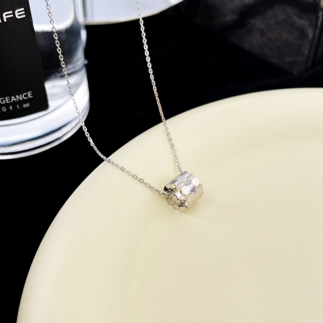 ??MIRA?¡¥BEE MINI PEDANT DIAMOND NECKLACE