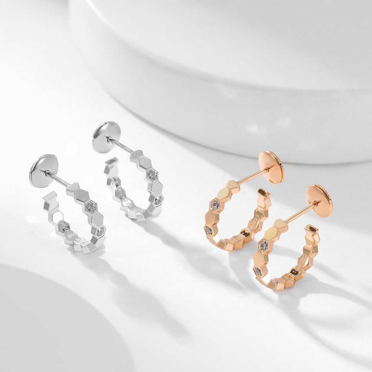 ??MIRA?¡¥BEE LOVE DIAMOND HOOP EARRINGS