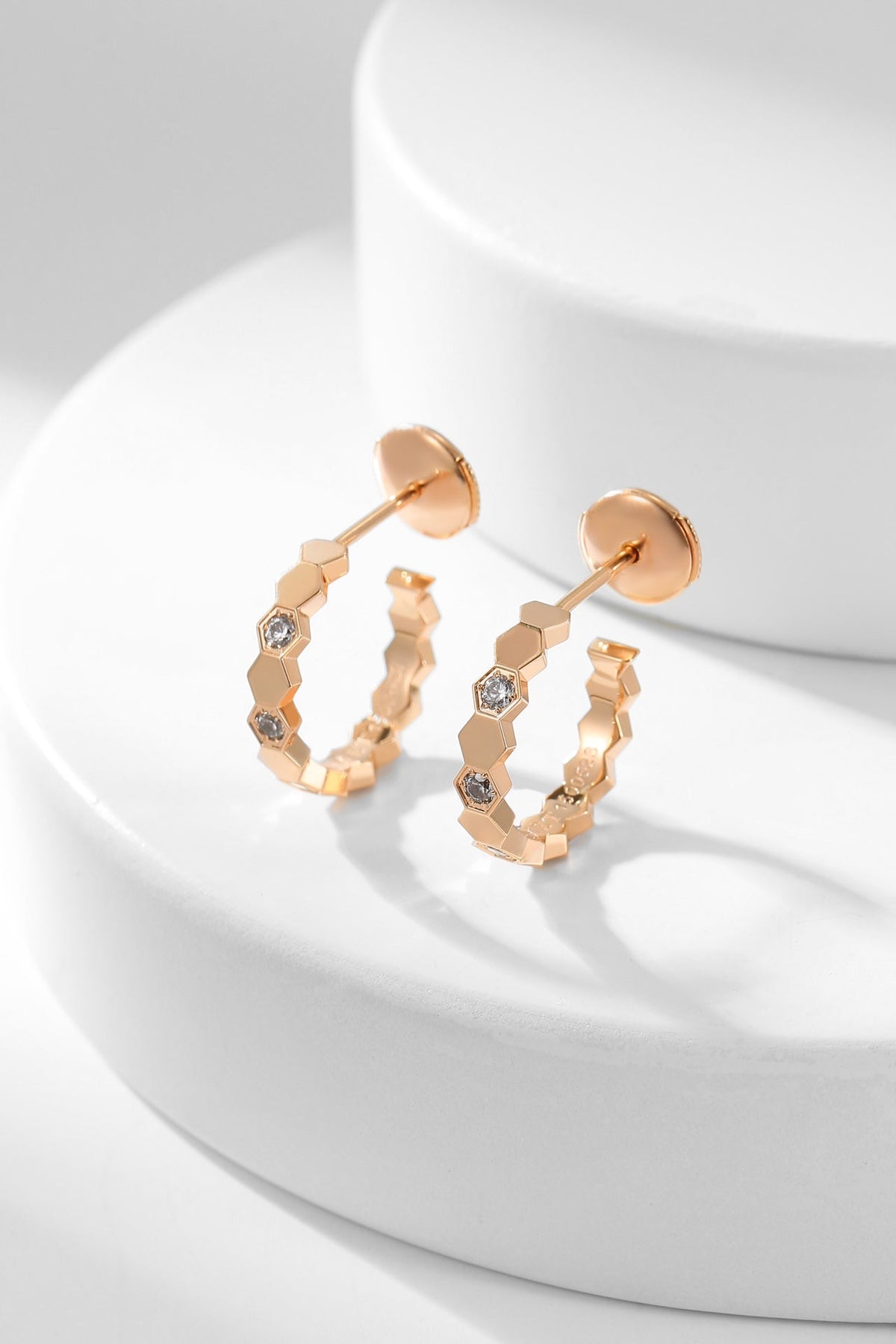 ??MIRA?¡¥BEE LOVE DIAMOND HOOP EARRINGS