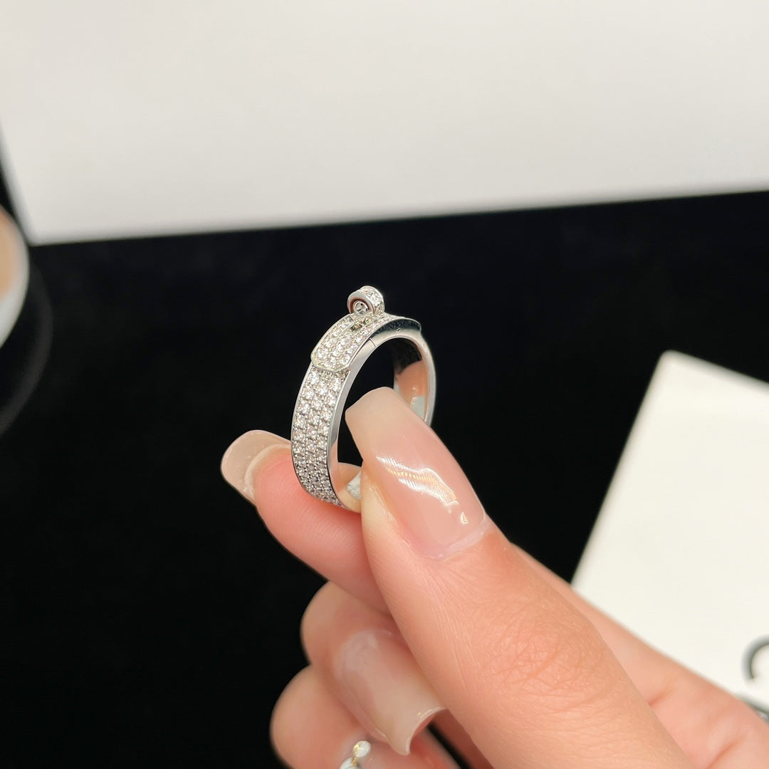 ??MIRA?¡¥KELLY SILVER DIAMOND RING