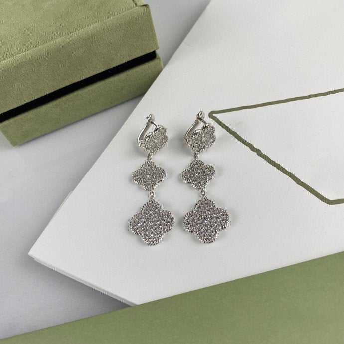 ??MIRA?¡¥CLOVER 3 MOTIF DIAMOND SILVER DROP EARRINGS