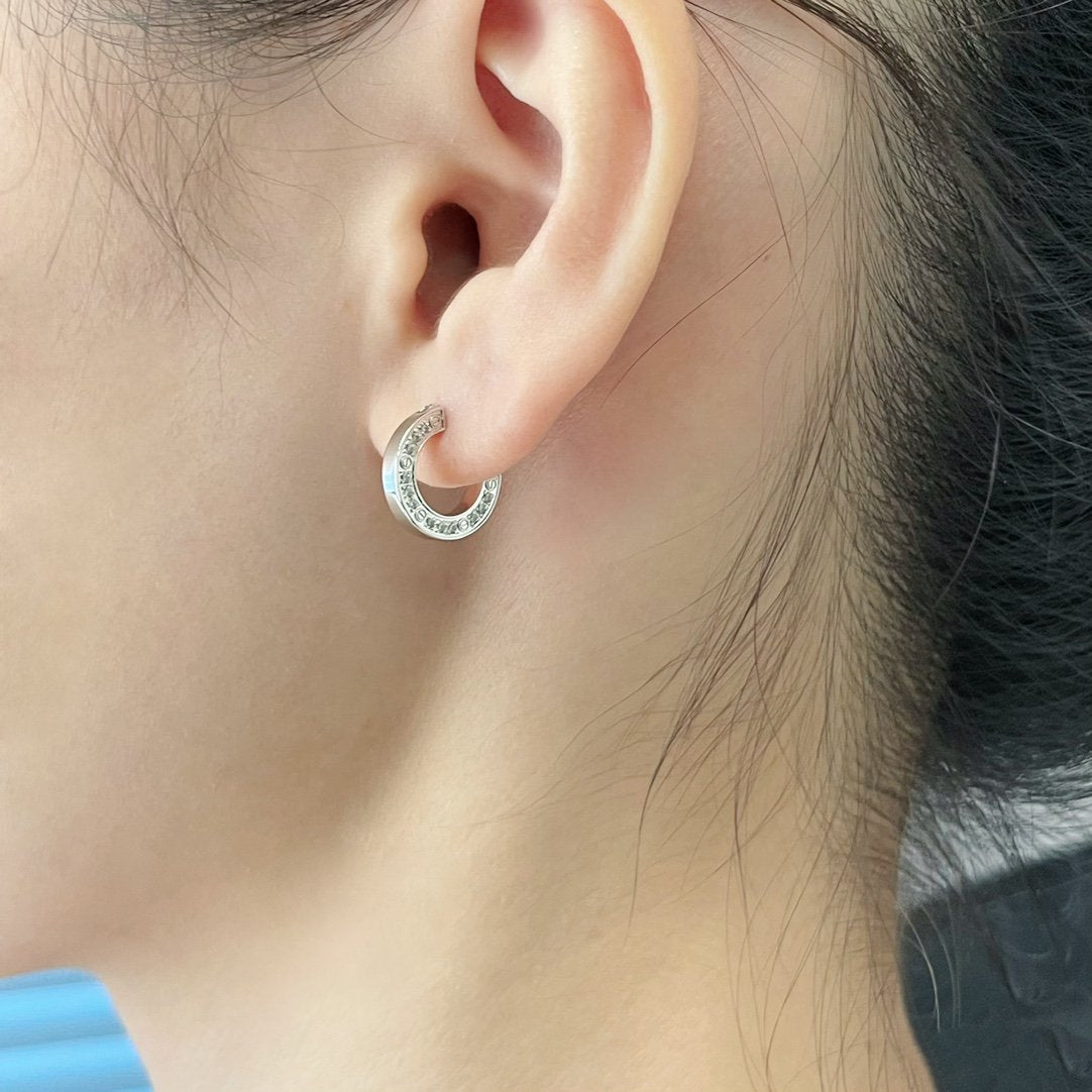 ??MIRA?¡¥LOVE DIAMOND EARRINGS