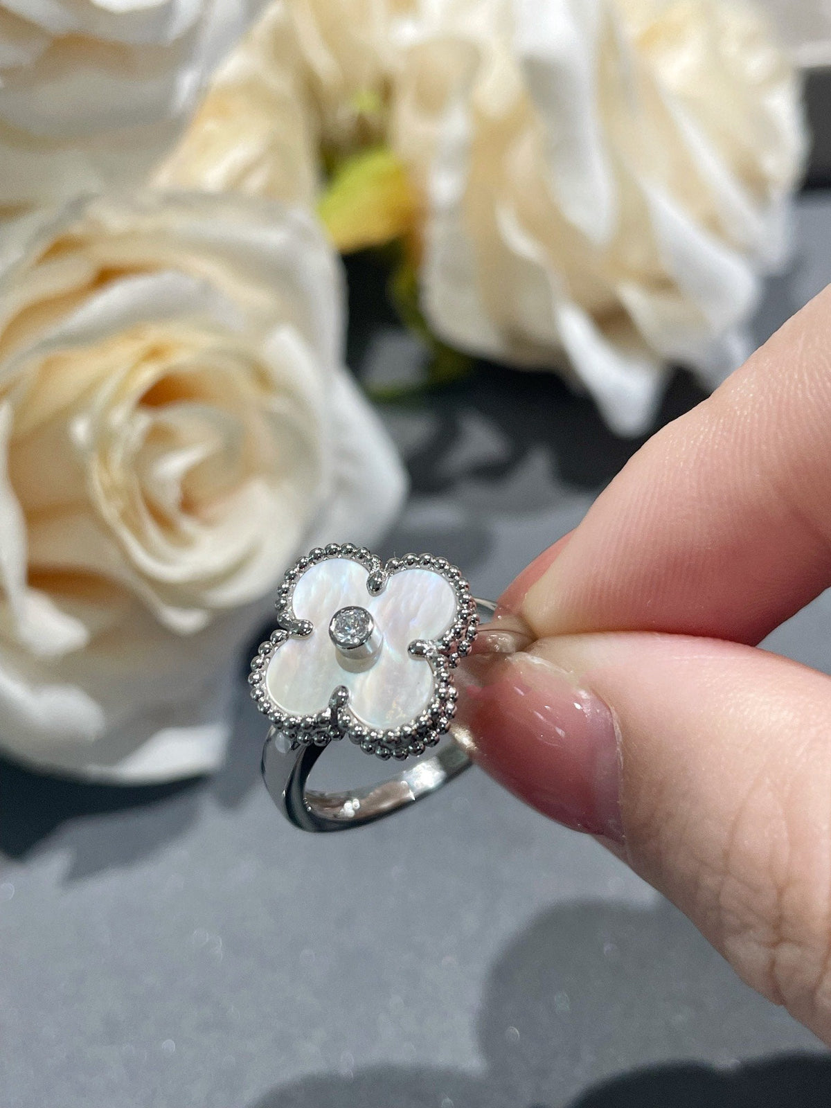 ??MIRA?¡¥CLOVER SILVER MOP DIAMOND RING
