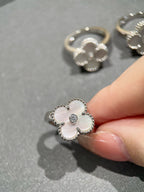 ??MIRA?¡¥CLOVER SILVER MOP DIAMOND RING