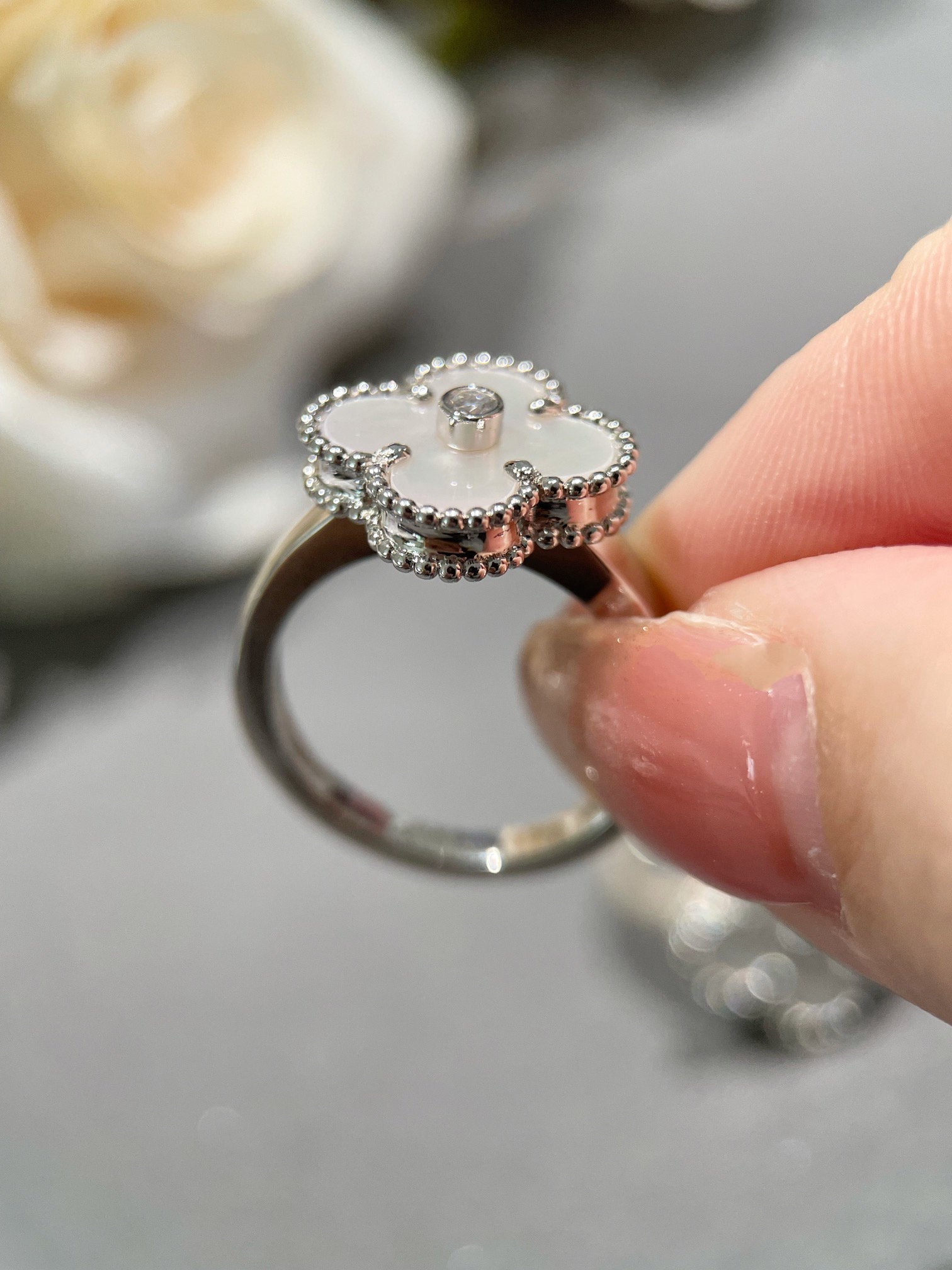 ??MIRA?¡¥CLOVER SILVER MOP DIAMOND RING