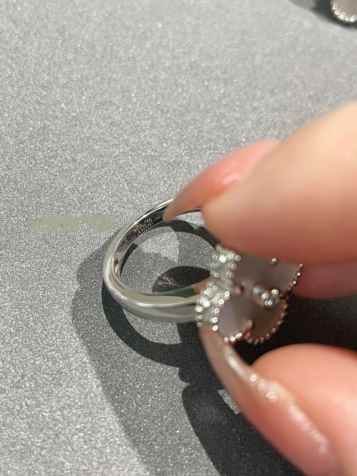 ??MIRA?¡¥CLOVER SILVER MOP DIAMOND RING