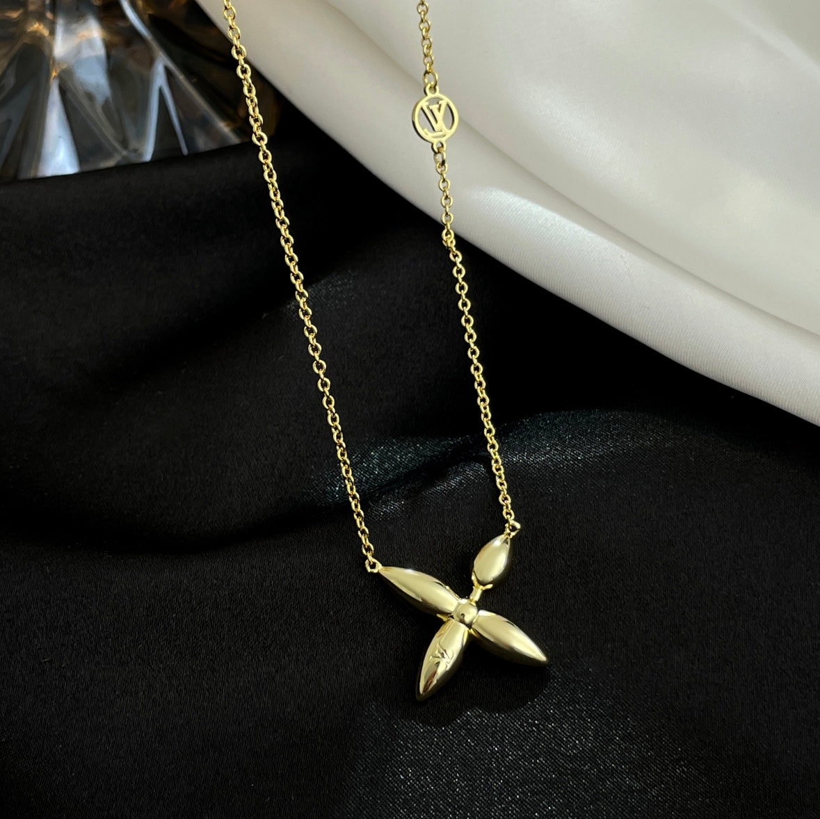 ??MIRA?¡¥LOUISETTE GOLD NECKLACE