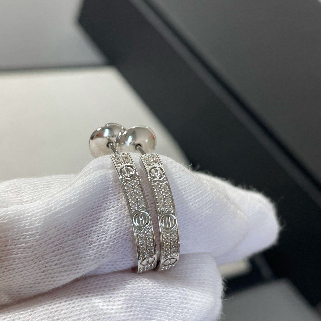 ??MIRA?¡¥LOVE DIAMOND SILVER HOOP EARRINGS