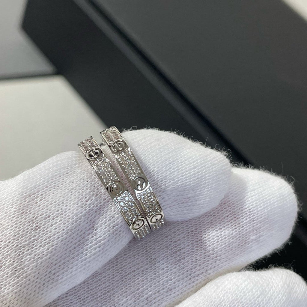 ??MIRA?¡¥LOVE DIAMOND SILVER HOOP EARRINGS