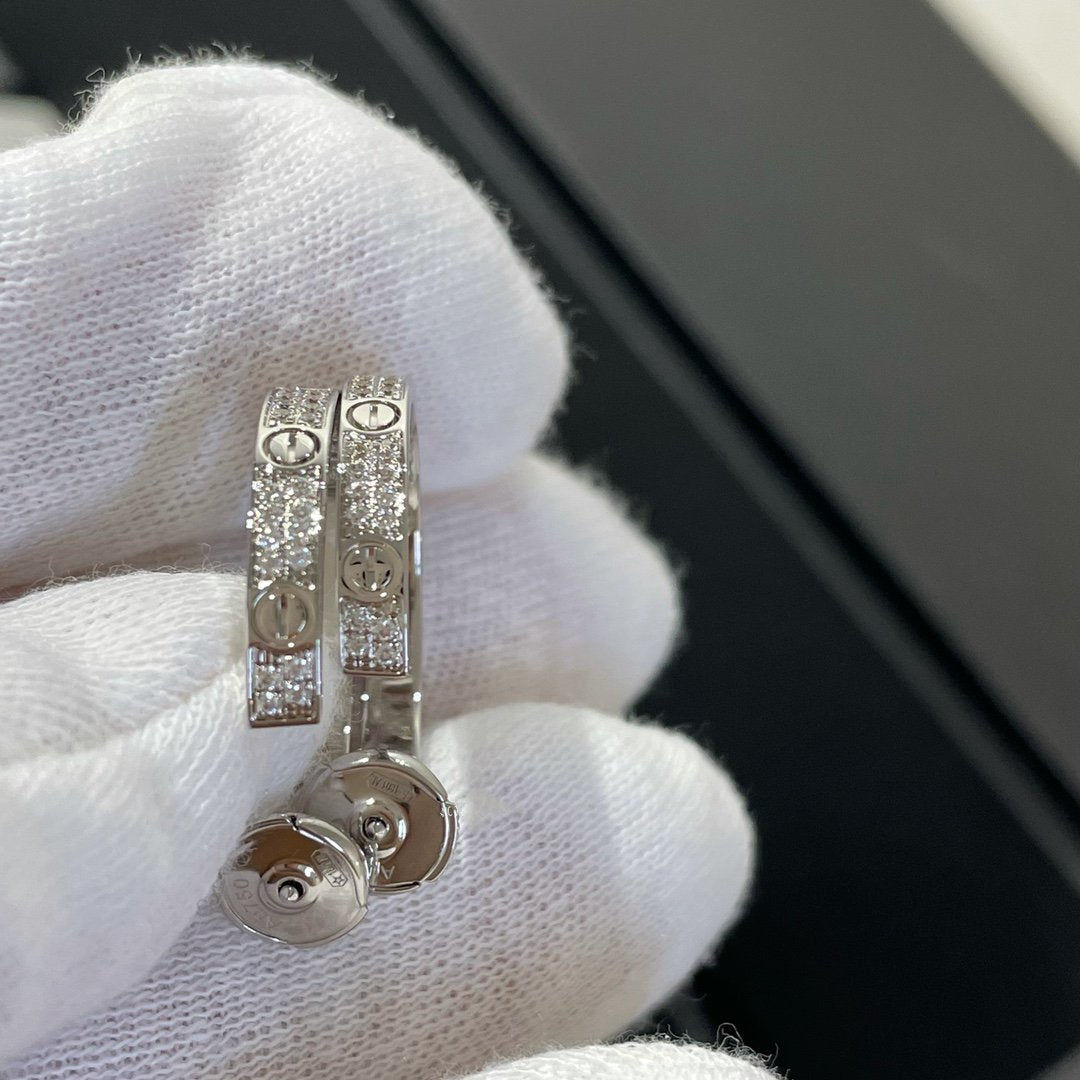 ??MIRA?¡¥LOVE DIAMOND SILVER HOOP EARRINGS