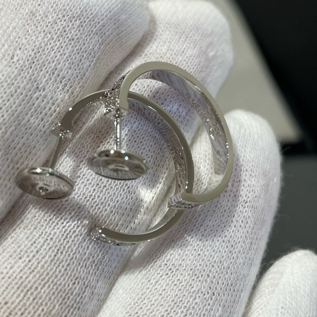 ??MIRA?¡¥LOVE DIAMOND SILVER HOOP EARRINGS
