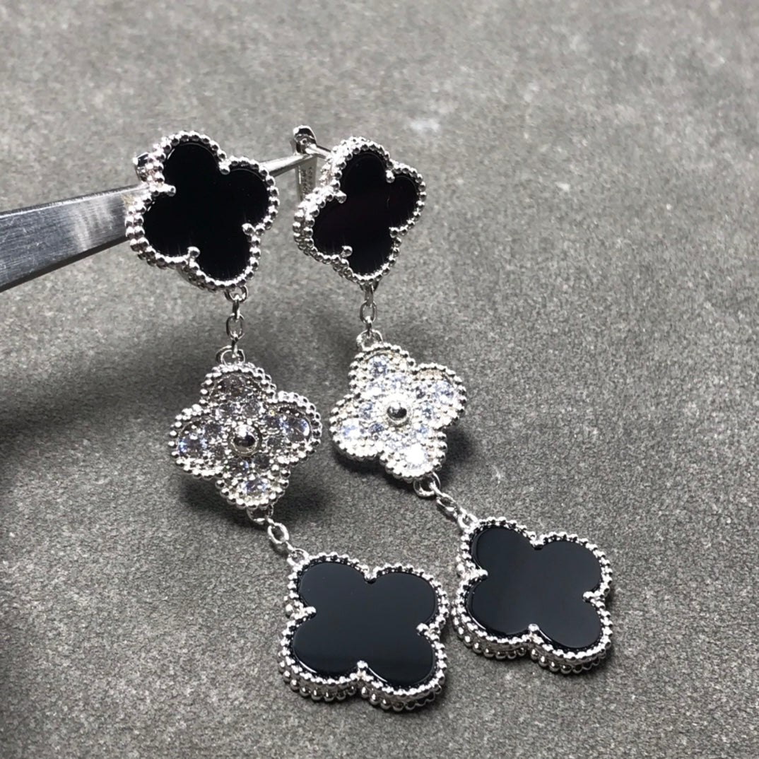 ??MIRA?¡¥CLOVER 3 MOTIF DIAMOND ONYX SILVER EARRINGS