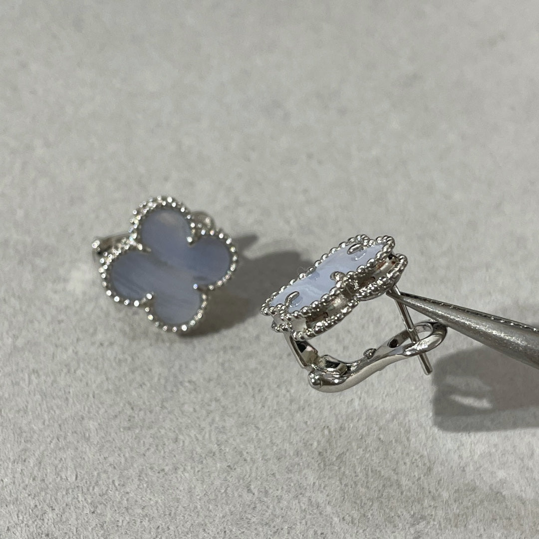 ??MIRA?¡¥CLOVER CHALCEDONY SILVER STUD EARRINGS