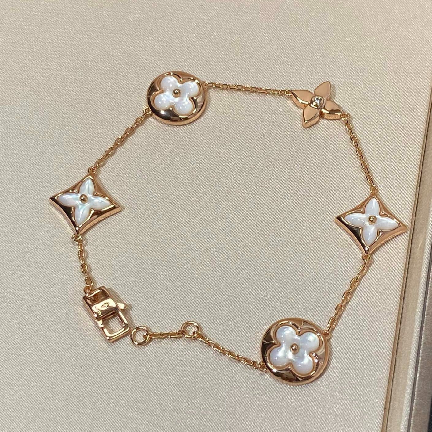 ??MIRA?¡¥STAR AND SUN 5 MOTIF MOP PINK GOLD BRACELET