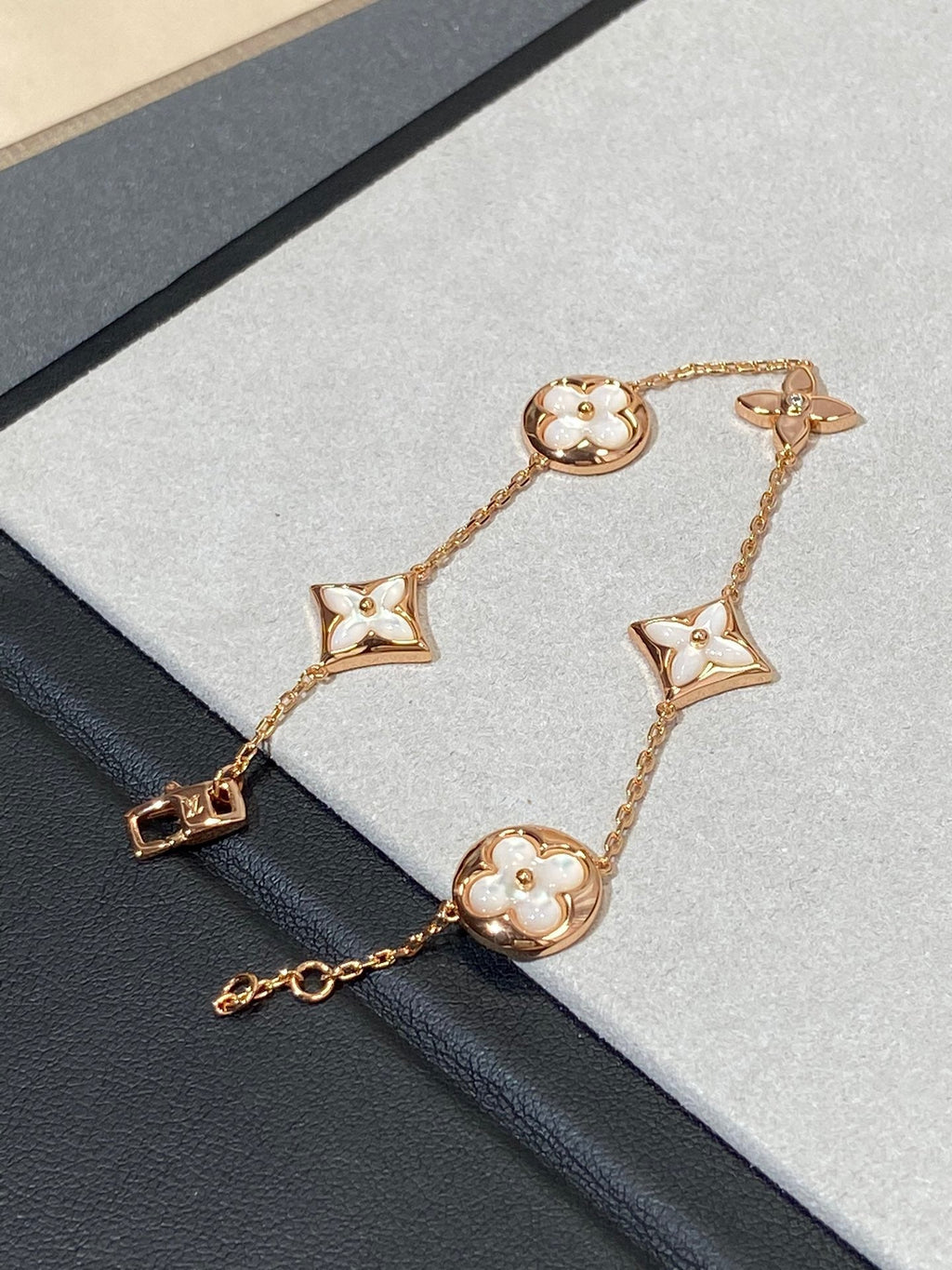 ??MIRA?¡¥STAR AND SUN 5 MOTIF MOP PINK GOLD BRACELET